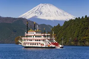 Hakone Prints: Japan, Central Honshu (Chubu), Fuji-Hakone-Izu National Park, Hakone, Tourist pleasure