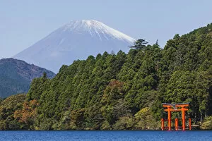 Images Dated 8th February 2018: Japan, Honshu, Fuji-Hakone-Izu National Park, Lake Ashinoko and Mt. Fuji