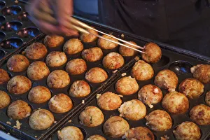 Images Dated 10th January 2013: Japan, Honshu, Kansai, Osaka, Namba, Dotombori Street, Japanese Fast Food, Takoyaki