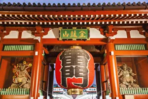 Images Dated 18th January 2016: Japan, Honshu, Tokyo, Asakusa, Sensoji Temple aka Asakusa Kannon Temple, Kaminarimon