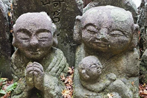 Buddha Gallery: Japan, Kyoto, Arashiyama, Otagi Nembutsu-ji Temple, Carved Stone Figures of Rakan