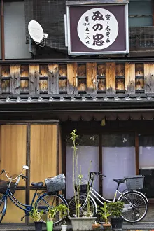 Japan, Kyoto, Geisha district of Gion, Bikes outside Japanese restaurant
