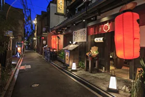 Images Dated 7th March 2018: Japan, Kyoto, Gion district, Ponto-cho dori alley
