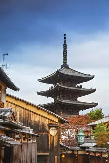 Images Dated 5th January 2016: Japan, Kyoto, Higashiyama District, Gion, Yasaka Pagoda in Hokanji temple