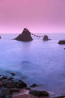 Japan, Mie Prefecture, Futami, Meoto-Iwa (Wedded Rocks) just offshore from Okiyama