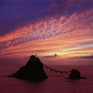 Japan, Mie Prefecture, Futami, Meoto-Iwa (Wedded Rocks) just offshore from Okiyama Shrine