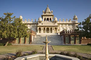 Images Dated 22nd December 2008: Jaswant Thada, Jodhpur (The Blue City), Rajasthan, India