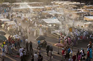 Crowd Gallery: Jema al Fna Square, Marrakech, Morocco