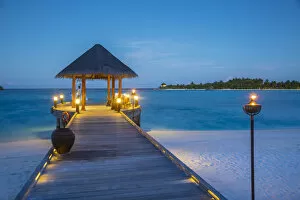 Images Dated 6th February 2017: Jetty on the Anantara Dhigu resort, South Male Atoll, Maldives