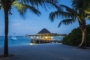 Images Dated 6th February 2017: Jetty on the Anantara Dhigu resort, South Male Atoll, Maldives