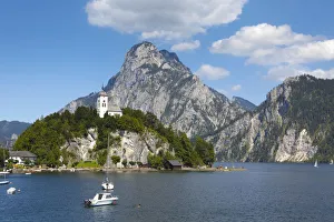 Johannesberg Chapel & Lake Traunsee, Traunkirchen, Salzkammergut, Upper Austria, Austria