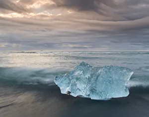 Picturesque Gallery: Jokulsarlon, South Iceland, Northern Europe