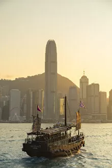 Images Dated 25th April 2018: Junk boat in Victoria Harbour, Hong Kong Island, Hong Kong