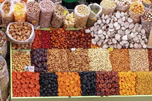Fruit Gallery: Kazakhstan, Almaty, Zelionyj Bazar (Green Bazaar), nuts