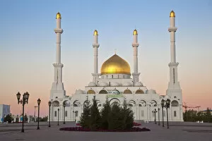 Images Dated 7th November 2011: Kazakhstan, Astana, Nur Astana Mosque