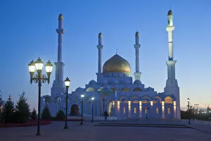Images Dated 7th November 2011: Kazakhstan, Astana, Nur Astana Mosque