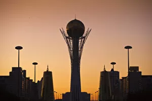 Images Dated 7th November 2011: Kazakhstan, Astana, Nurzhol Bulvar - central boulevard, Bayterek Tower