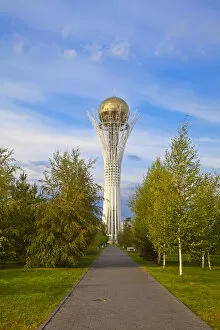 Images Dated 30th November 2011: Kazakhstan, Astana, Nurzhol Bulvar - central boulevard, Bayterek Tower