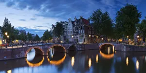 Images Dated 14th November 2016: Keizersgracht canal at dusk, Amsterdam, Netherlands