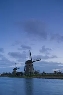 Images Dated 6th August 2008: Kinderdijk windmills (UNESCO world heritage site), Zuid, Holland