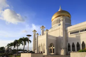 Images Dated 21st October 2016: Kingdom of Brunei, Bandar Seri Begawan, Omar Ali Saifuddien Mosque