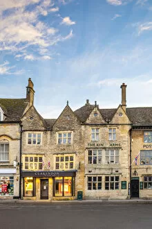 Images Dated 22nd January 2021: Kings Arms Pub, Stow-on-the-Wold, the Cotswolds, Gloucestershire, England, UK