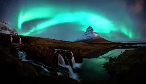 Kirkjufell Prints: Kirkjufell waterfall e mount, Sn√¶fellsnes, Iceland