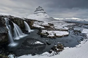Kirkjufellsfoss and Kirkjufell mountain, Grundafjord, Vesturland, Western Iceland, Europe