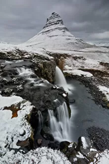 Kirkjufellsfoss and Kirkjufell mountain, Grundafjord, Vesturland, Western Iceland, Europe