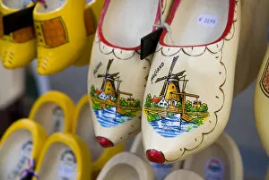 Images Dated 6th August 2008: Klompen (traditional dutch wooden shoes), Niewmarkt Square market, Holland