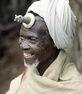 Images Dated 5th February 2009: A Konso man wears a phallic Kallaacha on his forehead