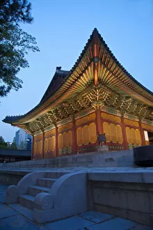 Images Dated 24th June 2011: Korea, Seoul, Deoksungung Palace