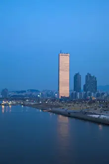 Korea, Seoul, Yeouido, 63 Building - one of Seouls most famous landmarks, on the banks