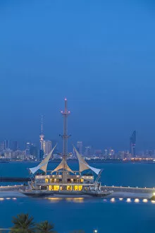 Images Dated 11th June 2013: Kuwait, Kuwait City, Salmiya, Marina Waves Leisure complex - a three-storey leisure