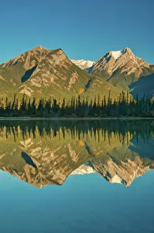 Images Dated 3rd May 2023: L to R, Esplanade Mountain, Gargoyle Mountain, De Smet Range, Jasper Lake (Athabasca River)