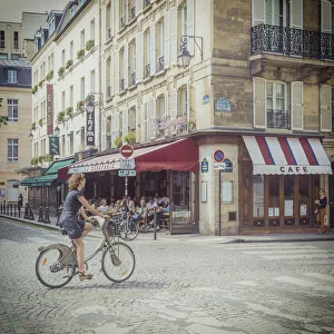 Images Dated 13th May 2021: La Bonaparte cafe, Boulevard St Germain, Rive Gauche, Paris, France
