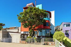 Homes Collection: La Sebastiana Museo de Pablo Neruda in Valparaiso on sunny day, Valparaiso Province