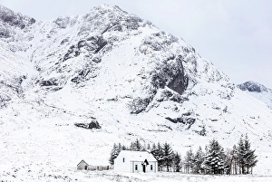 Lagangarbh Hut and Buachaille Etive Mor in winter, Rannoch Moor, Highland, Scotland