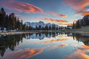 Images Dated 19th February 2021: Lago di Misurina and Sorapis range in background, UNESCO World Heritage Site Dolomites
