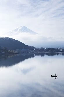 Editor's Picks: Lake Ashinoko with Mount Fuji behind, Fuji-Hakone-Izu National Park, Hakone, Shizuoka