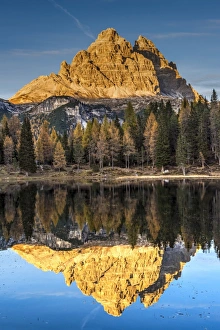 Images Dated 13th October 2017: Lake d Antorno with Tre Cime di Lavaredo mountain group reflected in its waters, Misurina