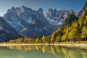 Images Dated 14th October 2017: Lake Landro or Durrensee with Cristallo mountain group in a scenic autumn landscape