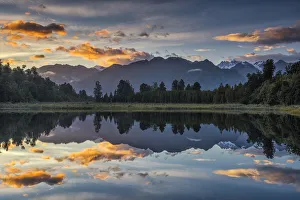 Images Dated 25th April 2016: Lake Matheson at Sunrise, New Zealand
