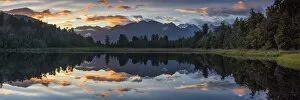 Images Dated 25th April 2016: Lake Matheson at Sunrise, New Zealand
