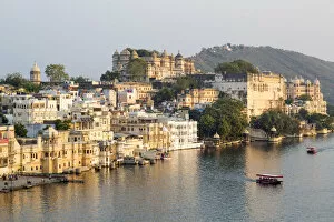 Lake Pichola and the City Palace in Udaipur, Rajasthan, India