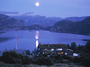 Sc Andinavian Gallery: Lake Refsvaten