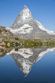 Images Dated 13th September 2021: Lake Riffelsee with Matterhorn, Zermatt, Valais, Switzerland