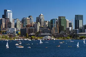 Images Dated 17th August 2016: Lake Union and downtown skyline, Seattle, Washington, USA
