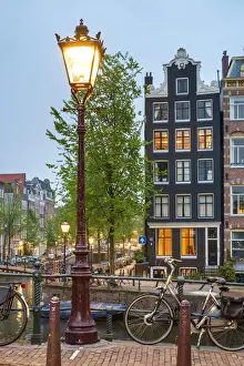 Canals Prints: Lamp post on the Herengracht at the intersection with the Brouwersgracht at dusk