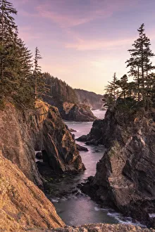Landscape at sunset at the natural bridges in Samuel H. Boardman Scenic Corridor State